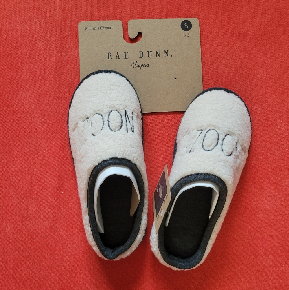 Rae Dunn Snooze Slippers S - NWT